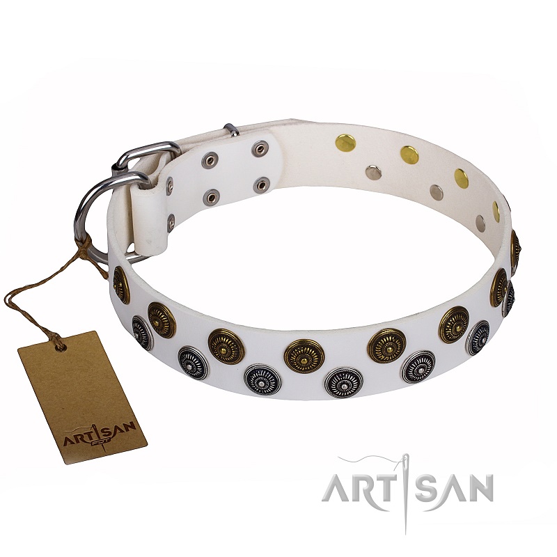 FDT Artisan - Collare in vera pelle bianca "Snowflake" per cane - Clicca l'immagine per chiudere